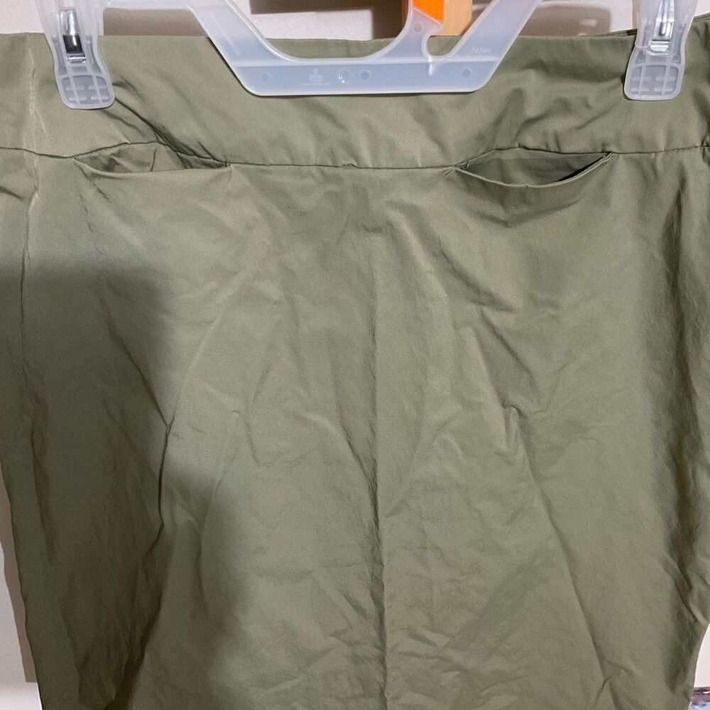 Old Navy knee length olive green stretch skirt side zip hook and eye, size 8/m - Picture 2 of 8